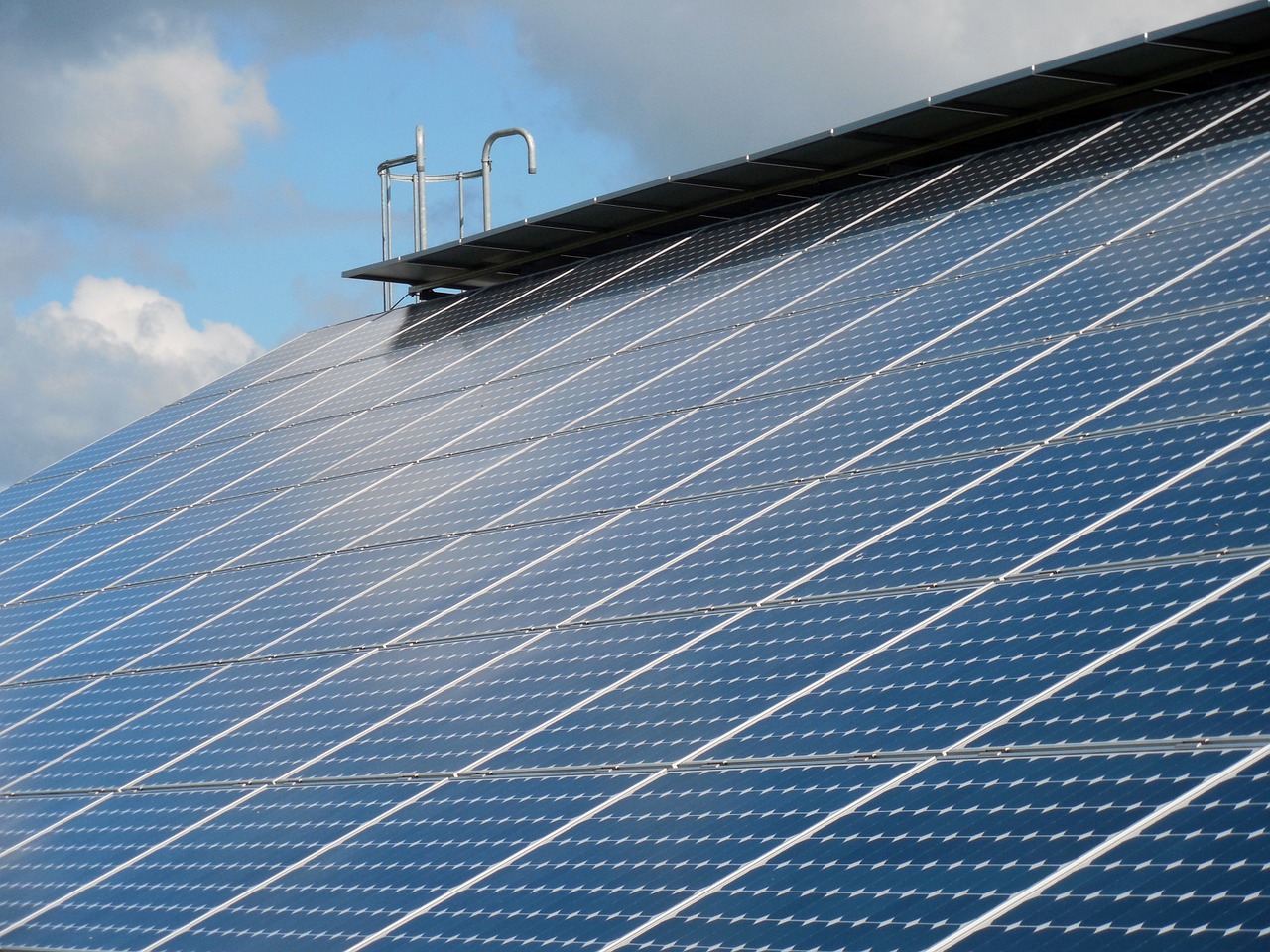 Ekologiczne domy – kolektory słoneczne na dach. Instalacje fotowoltaiczne Rzeszów